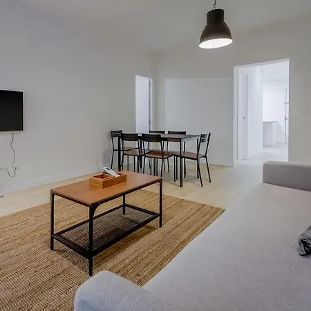 Modern Apt 6px En La Plaza De Tirso De Molina Madrid