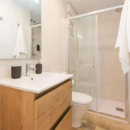 Amplio Piso A 300m De Retiro Apartment