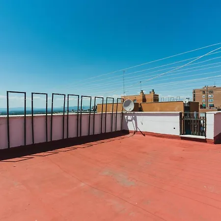 Cozy And Stylish With Natural Light And Vibrant Decor Homestay Madrid