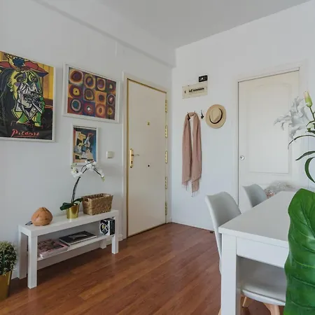 Cozy And Stylish With Natural Light And Vibrant Decor *