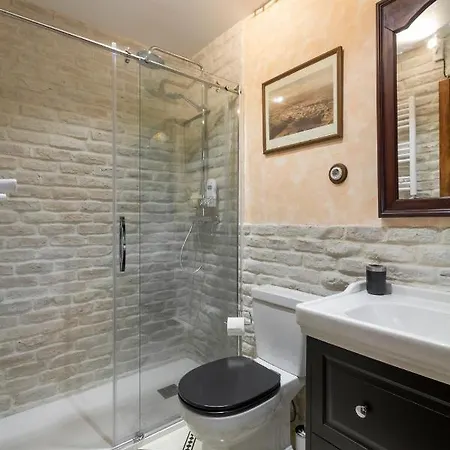 1851: Exceptional 19th Century In Apartment Madrid