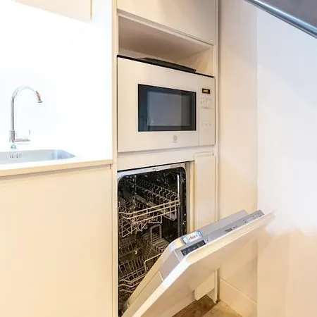 Amplio Piso A 300m De Retiro Apartment