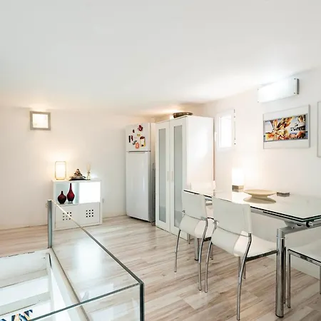 Apartment For Teatro Real Plaza Temporal Saint Martin Tru5