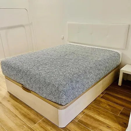 Bernabeu/ C.universitaria Apartment *