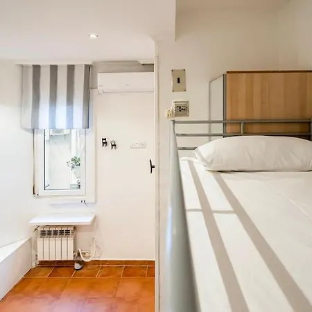 Agradable Estudio 3 Personas / 2 Camas En Gran Via Apartamento