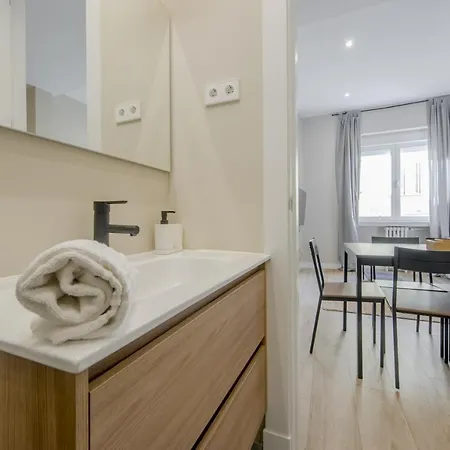 Downtown Apt 7pax La Latina-centro De Madrid! Madrid