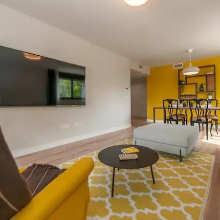 Moderno Y Lujoso Apartamento En Urbanizacion Privada Con Terraza De Diseno En Valdebebas / Ciudad Deportiva Real / Feria De