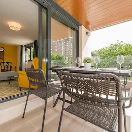 Moderno Y Lujoso Apartamento En Urbanizacion Privada Con Terraza De Diseno En Valdebebas / Ciudad Deportiva Real / Feria De Madrid