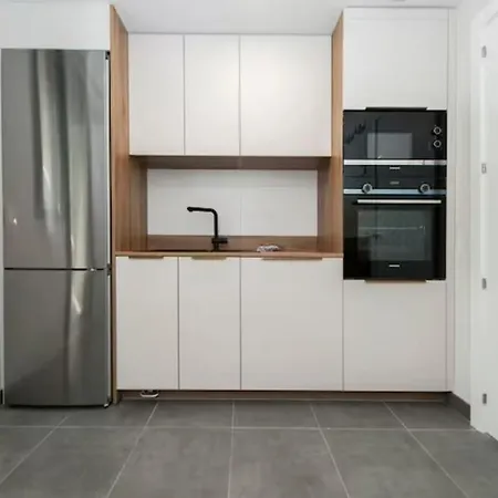 Moderno Y Lujoso Apartamento En Urbanizacion Privada Con Terraza De Diseno En Valdebebas / Ciudad Deportiva Real / Feria De *