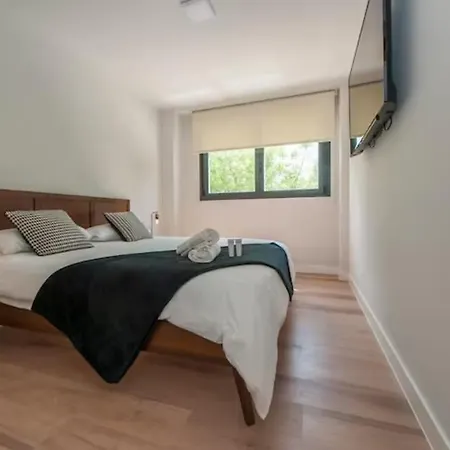 Moderno Y Lujoso Apartamento En Urbanizacion Privada Con Terraza De Diseno En Valdebebas / Ciudad Deportiva Real / Feria De * Madrid