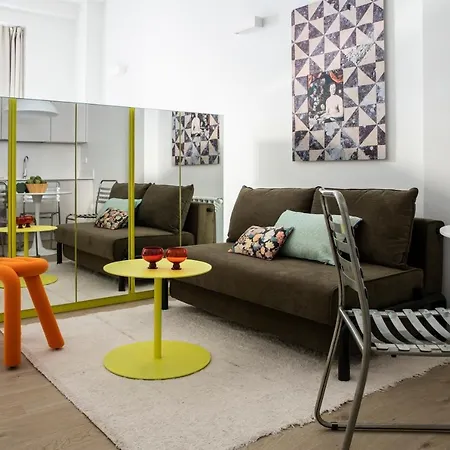 Calatrava - Darya Living Apartment