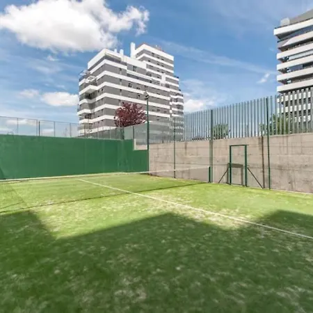 Moderno Y Lujoso Apartamento En Urbanizacion Privada Con Terraza De Diseno En Valdebebas / Ciudad Deportiva Real / Feria De * Madrid