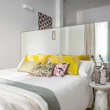 Calatrava - Darya Living Apartment