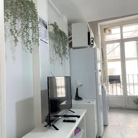 Acogedor Con Balcon En El Barrio De Chueca, Gran Via Con Aire Acondicionado Y Calefaccion