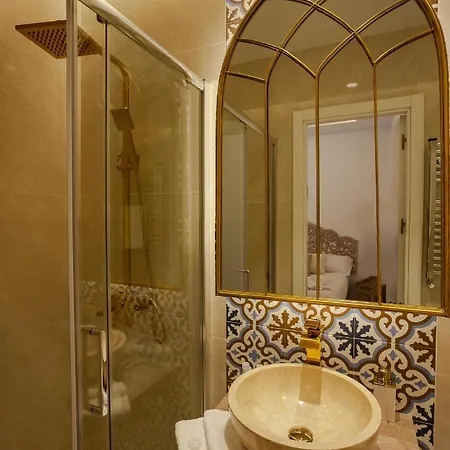 Plaza Espana V Calle San Bernardino 6br 6bh Apartment Madrid