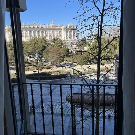 招待所 马德里中央皇宫旅馆 *