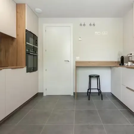Moderno Y Lujoso Apartamento En Urbanizacion Privada Con Terraza De Diseno En Valdebebas / Ciudad Deportiva Real / Feria De Apartment Madrid