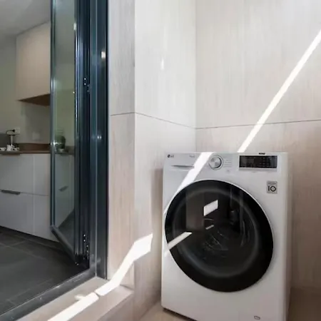 Moderno Y Lujoso Apartamento En Urbanizacion Privada Con Terraza De Diseno En Valdebebas / Ciudad Deportiva Real / Feria De Apartment Madrid