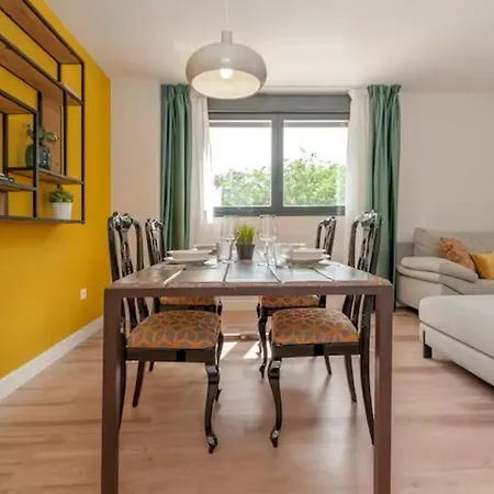Apartment Moderno Y Lujoso Apartamento En Urbanizacion Privada Con Terraza De Diseno En Valdebebas / Ciudad Deportiva Real / Feria De