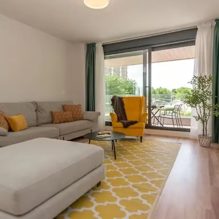 Moderno Y Lujoso Apartamento En Urbanizacion Privada Con Terraza De Diseno En Valdebebas / Ciudad Deportiva Real / Feria De Apartment *