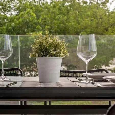 Moderno Y Lujoso Apartamento En Urbanizacion Privada Con Terraza De Diseno En Valdebebas / Ciudad Deportiva Real / Feria De Apartment *
