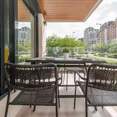 Moderno Y Lujoso Apartamento En Urbanizacion Privada Con Terraza De Diseno En Valdebebas / Ciudad Deportiva Real / Feria De