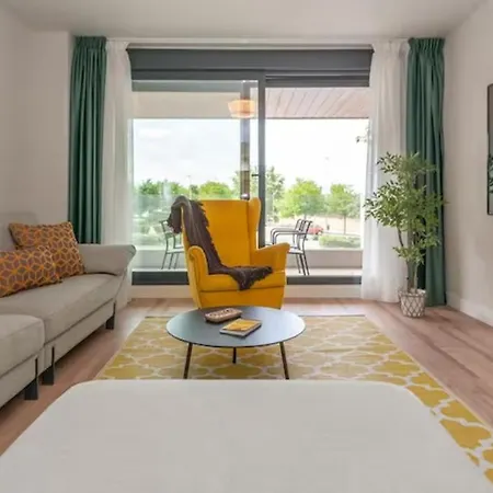 Apartment Moderno Y Lujoso Apartamento En Urbanizacion Privada Con Terraza De Diseno En Valdebebas / Ciudad Deportiva Real / Feria De Madrid