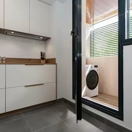 Moderno Y Lujoso Apartamento En Urbanizacion Privada Con Terraza De Diseno En Valdebebas / Ciudad Deportiva Real / Feria De Apartment *