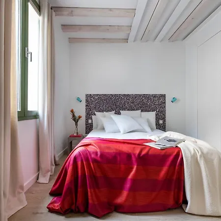 Calatrava - Darya Living Apartment