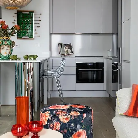Calatrava - Darya Living Apartment