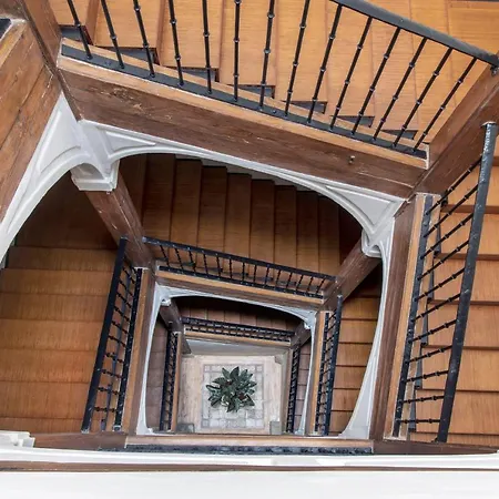 Calatrava - Darya Living Apartment