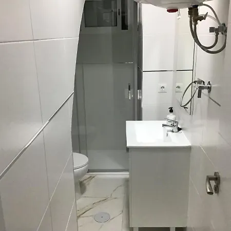 In Guest - Double 01 Carpet Apartment Madrid
