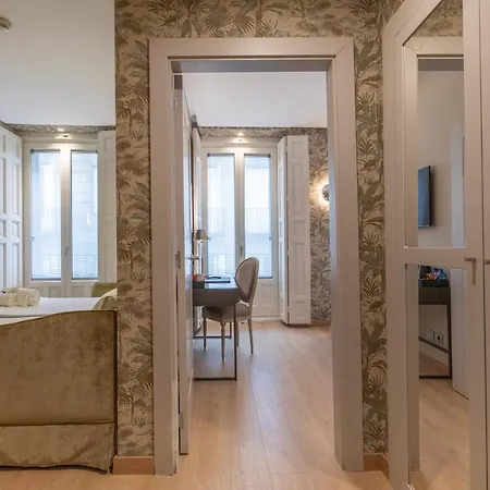 Meninas - Boutique Opera Hotel