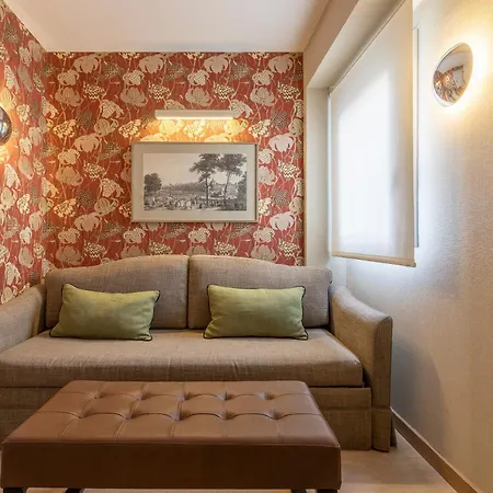 Meninas - Boutique Opera 4*