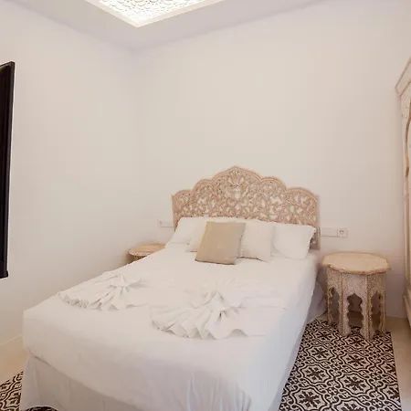 Apartment Plaza Espana V Calle San Bernardino 6br 6bh