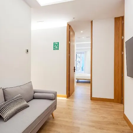 Plaza Espana V Calle San Bernardino 6br 6bh Apartment *