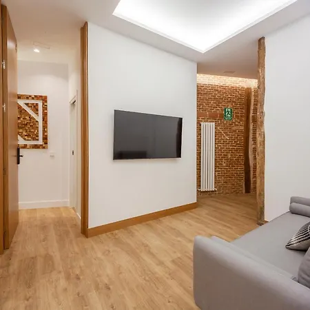 Plaza Espana V Calle San Bernardino 6br 6bh Apartment