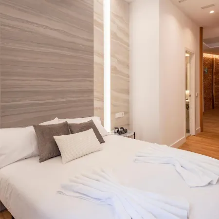 Plaza Espana V Calle San Bernardino 6br 6bh Apartment *