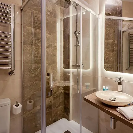 Plaza Espana V Calle San Bernardino 6br 6bh Apartment