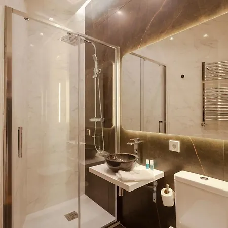 Plaza Espana V Calle San Bernardino 6br 6bh Apartment