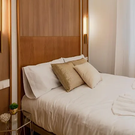Plaza Espana V Calle San Bernardino 6br 6bh Apartment