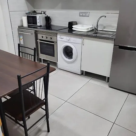 In - 01 Lavapies Guest house *