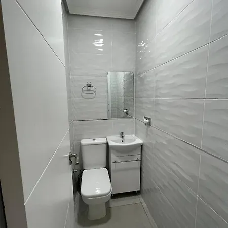 In - 01 Lavapies Guest house *