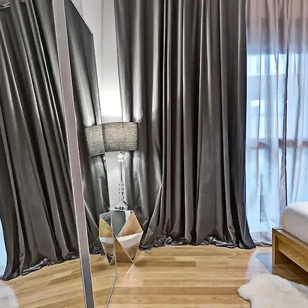 Spacious Luxury 1br In Centro! S.an * Madrid