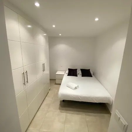 Centrico Apartamento En Embajadores Madri