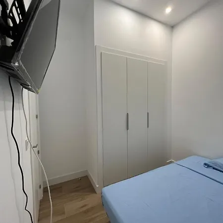 Roomstay Plaza Castilla *