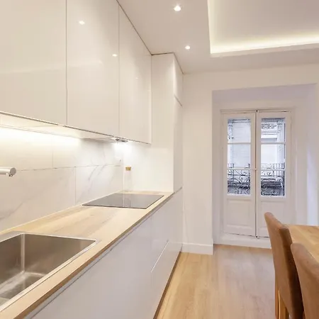 Chamberi I Calle Monteleon 2br 2bh Apartamento *