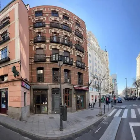 Punta Me Beautiful In Plaza Espana * Madrid