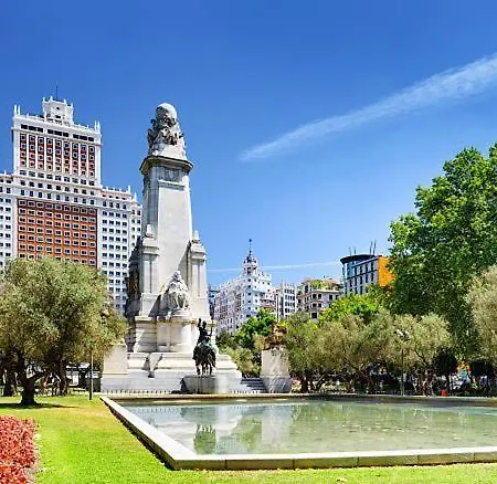 Punta Me Beautiful In Plaza Espana