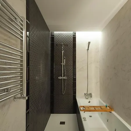 Gran Via Iv Calle Tudescos 5br 5bh *